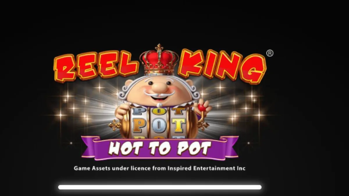 Tampilan visual mesin slot Reel King Hot to Pot dengan tema kerajaan dan buah-buahan.